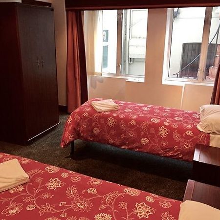 Four Stars Hotel Лондон Екстериор снимка