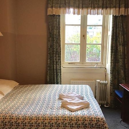 Four Stars Hotel Лондон Екстериор снимка